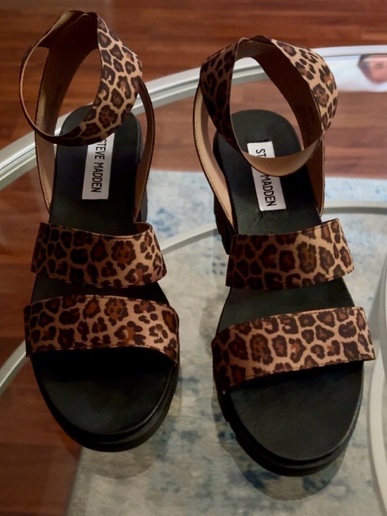Steve Madden Shoes - Steve Madden never worn wedges size 7